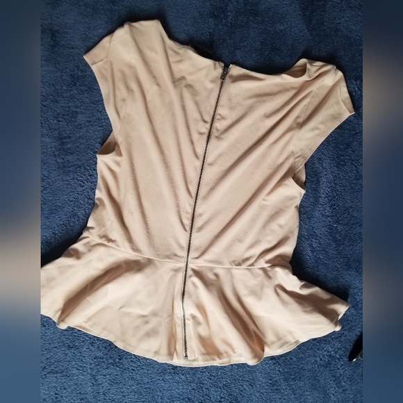 Alice + Olivia Peplum Top - Picture 4 of 6